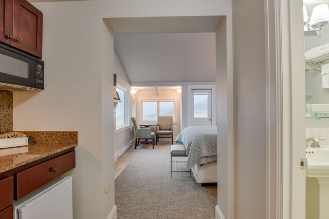 Image 1 for Flagship Queen Studio