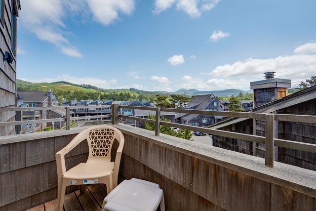 Image 4 for Flagship Queen Guest Room