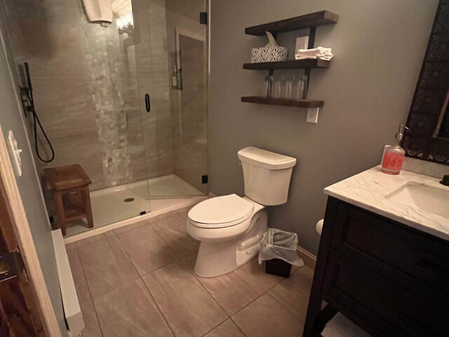 Image 2 for Aurora Room