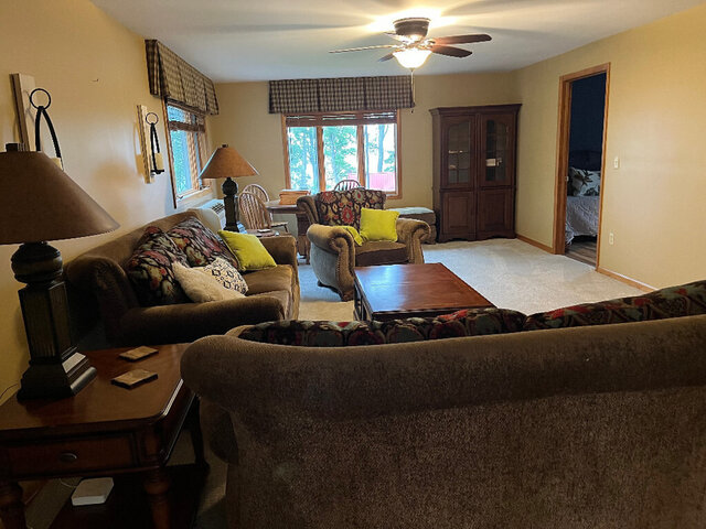 Image 4 for Aurora Room